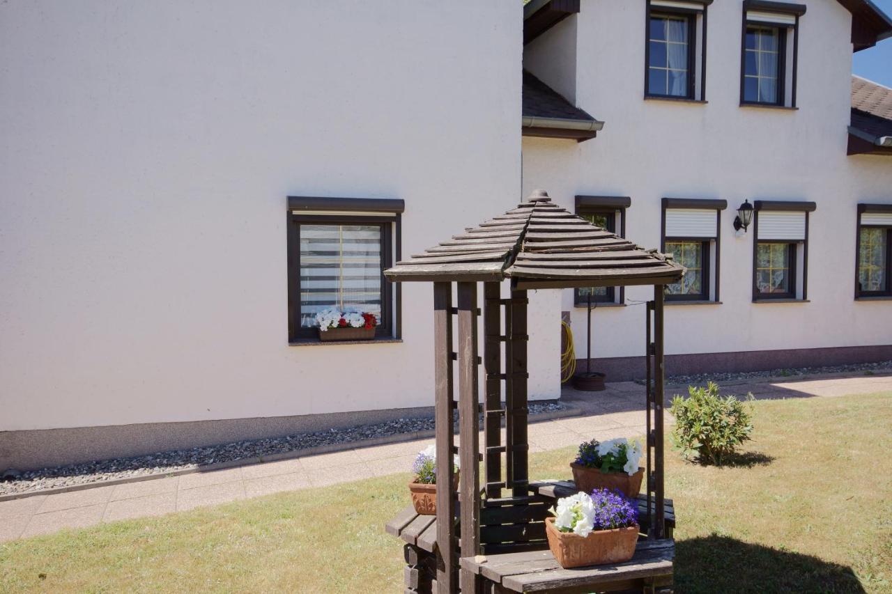 Ferienwohnungen Beim Fischer Und Sin Fru Klein Zicker Exterior foto